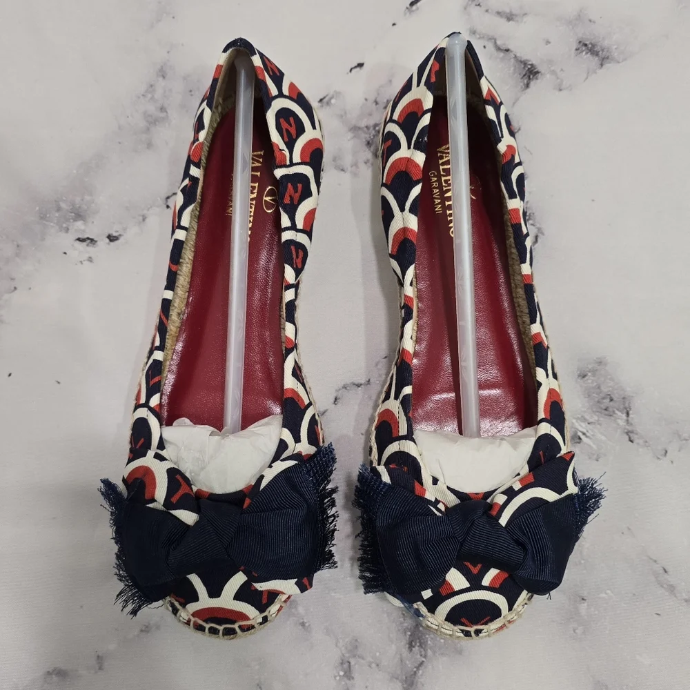 NIB Valentino Garavani Ballerina Espadrille Bow Flats in Red White & Blue Canvas